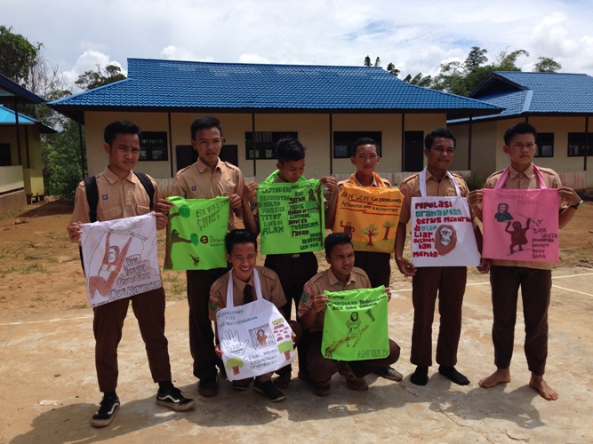 Inilah sebagian pesan dari siswa di SMAN 1 Sungai Laur. Foto dok. Yayasan Palung.JPG