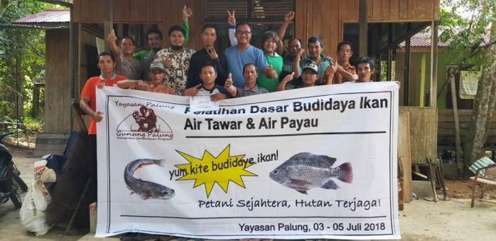 Para peserta yang mengikuti pelatihan budidaya ikan air tawar dan air payau. Foto dok. Yayasan Palung